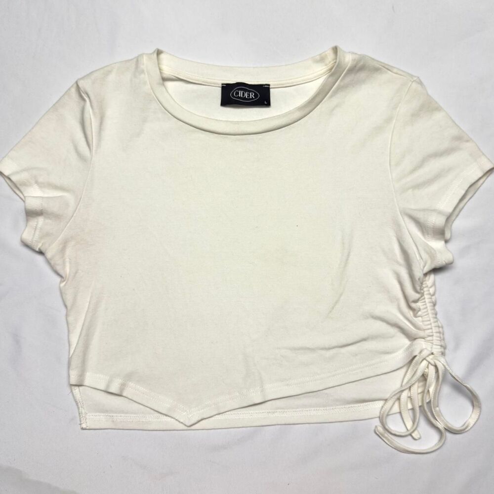 Cider Women's White and Cream Crop-top